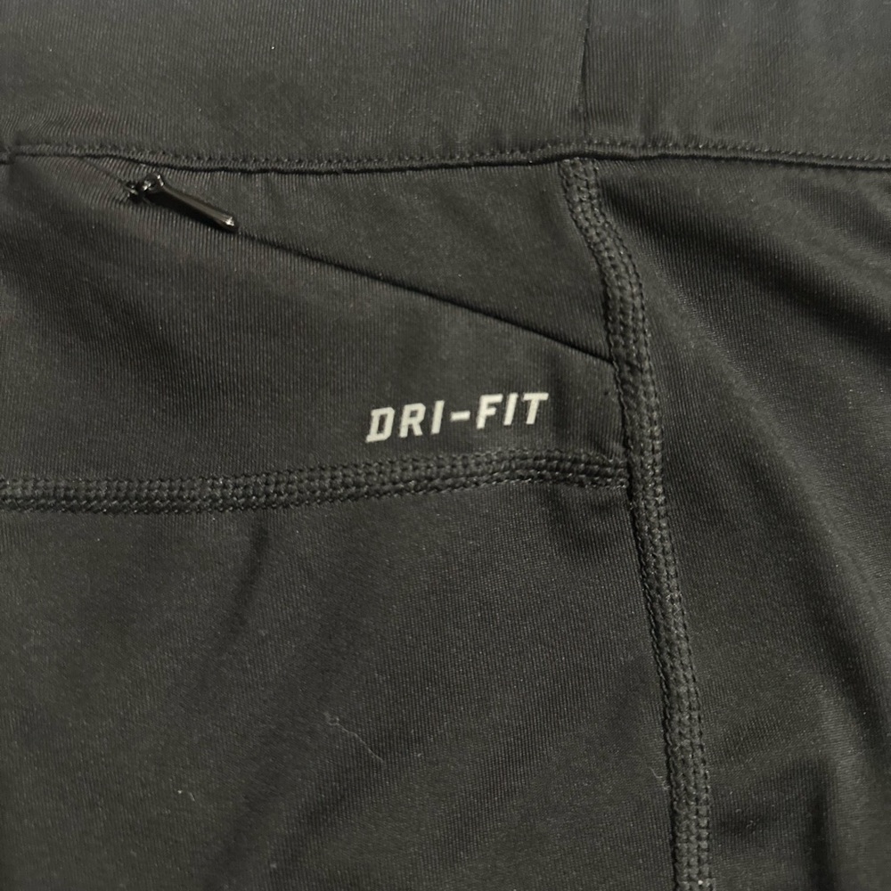 Nike - Picture 2 of 4